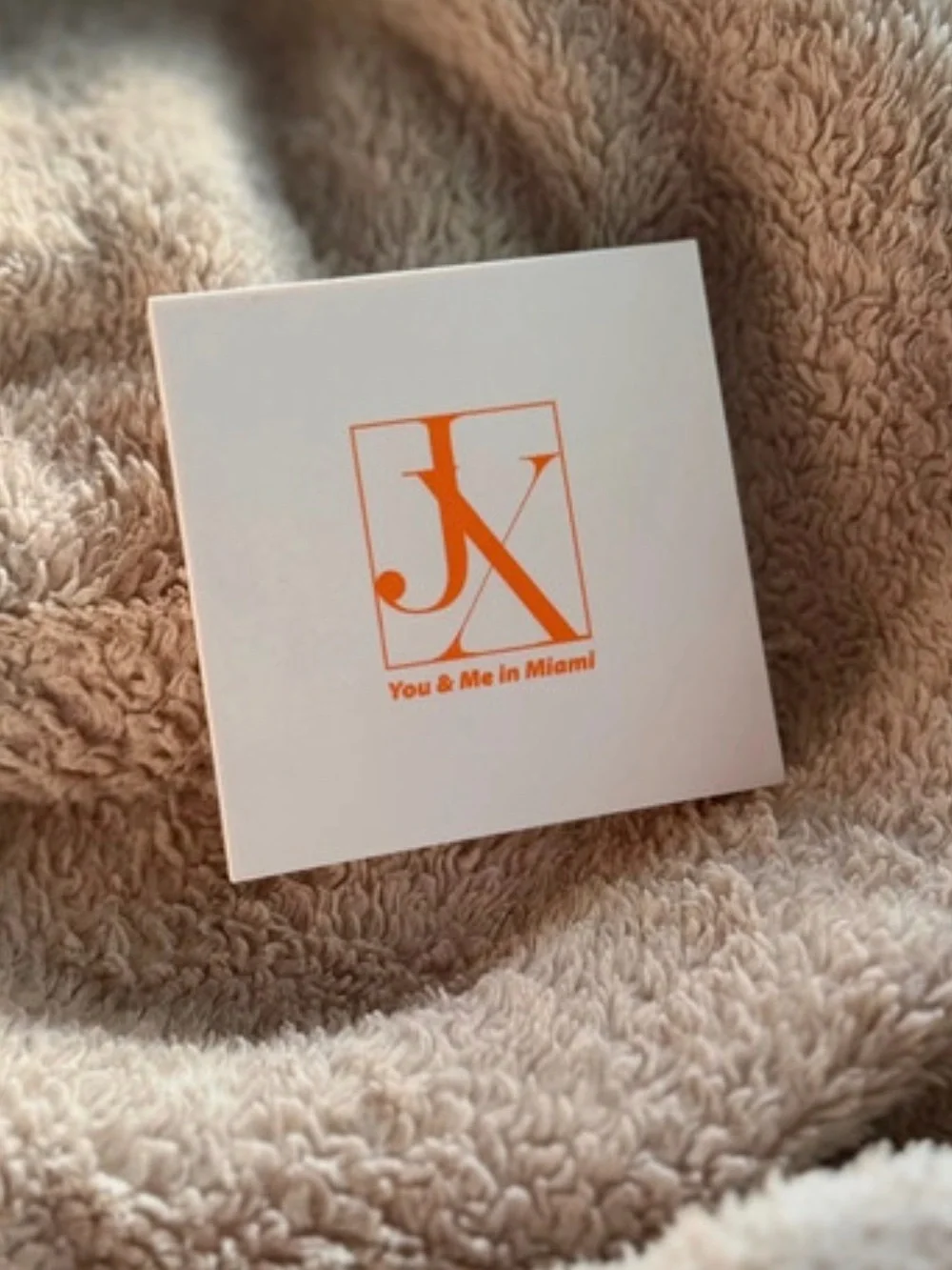 Neutral & Jewel Tone 9-Color Eye Palette - White Compact